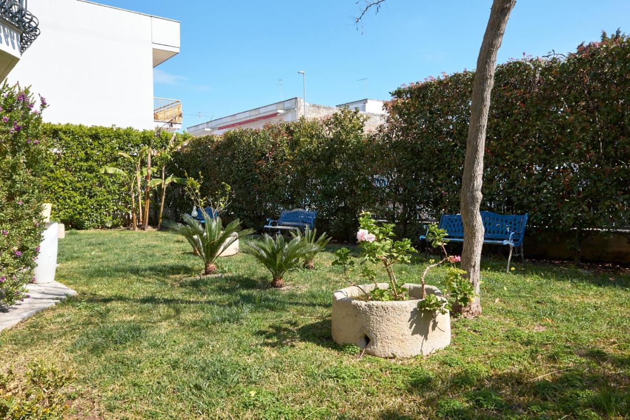 Il Giardino Di Flora - Piscina & Jacuzzi Hotel Lecce Buitenkant foto