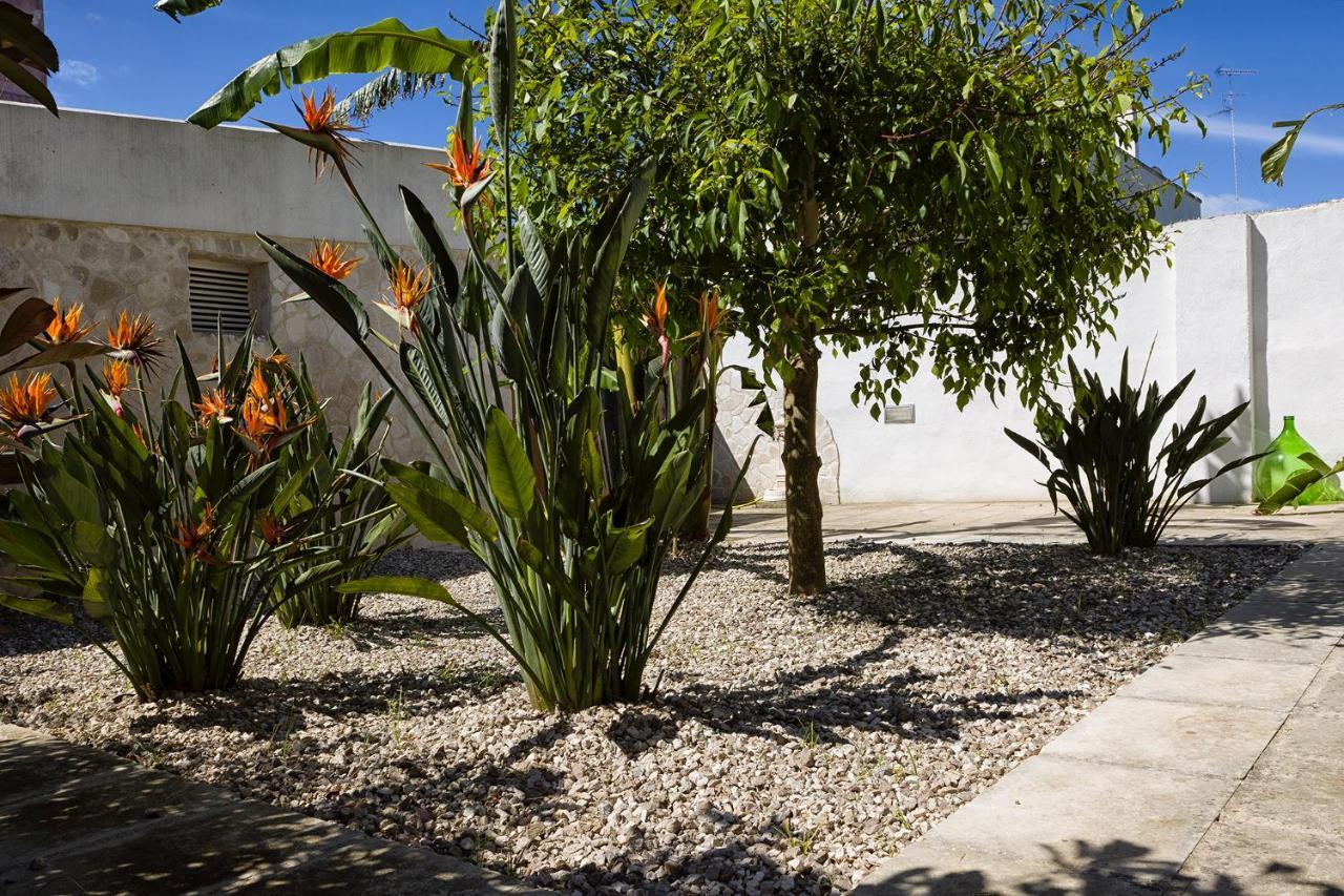 Il Giardino Di Flora - Piscina & Jacuzzi Hotel Lecce Buitenkant foto