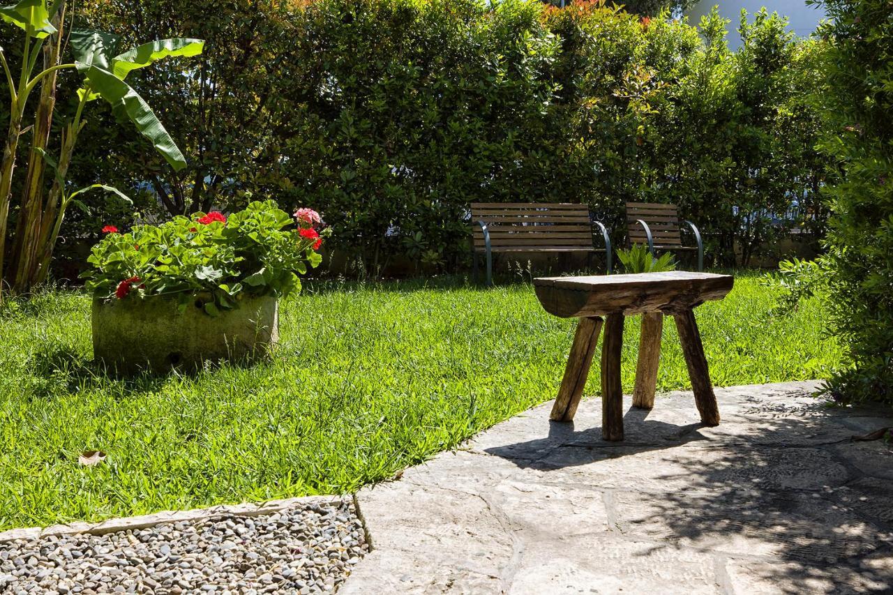 Il Giardino Di Flora - Piscina & Jacuzzi Hotel Lecce Buitenkant foto